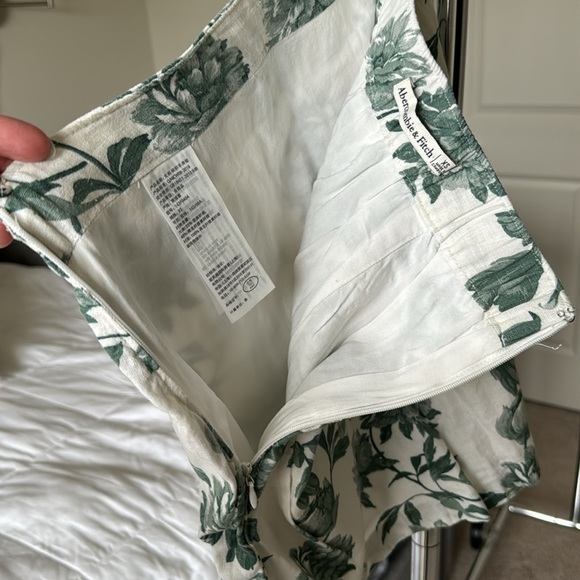 Abercrombie and Fitch Green Floral Skirt Set - Picture 11 of 13